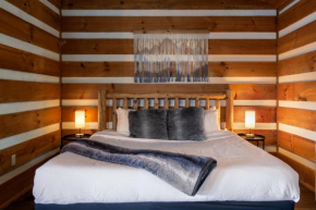 Tranquil Timber Retreat -View+HotTub+FirePit&More!